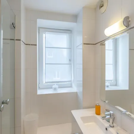 Hypolite 5 New- Elegant Flat - 80 Meters From The Port Of