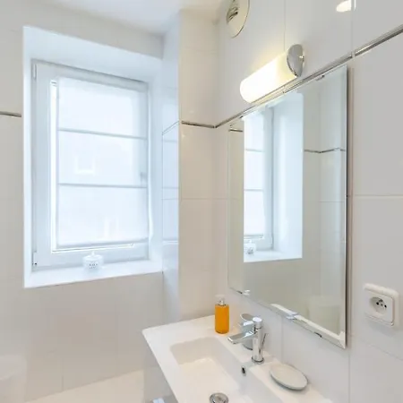 Hypolite 5 New- Elegant Flat - 80 Meters From The Port Of *